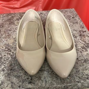 Nude flats